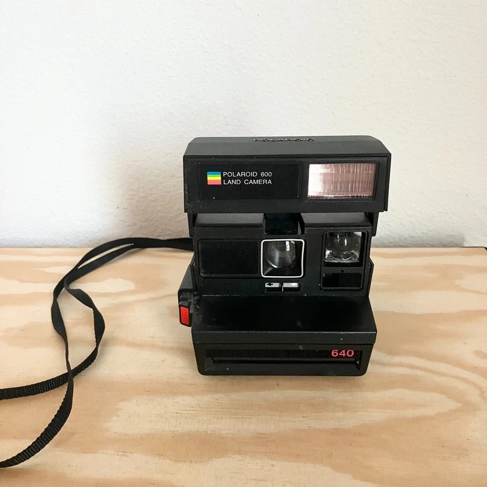 Vintage Polaroid 600 Series 640 Instant Land Camera  W/ Strap Untested